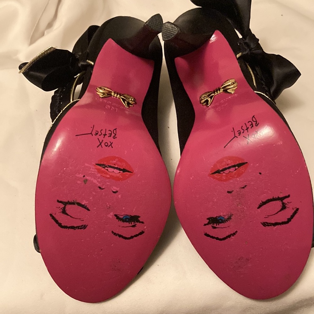 Betsey Johnson Women's Black Satin Platform Heels Stilettos Shoes Peep Toe - Picture 5 of 6